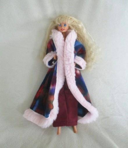 Beautiful Mattel Barbie with crimped hair in lingerie plus gown and PJ - knees bend