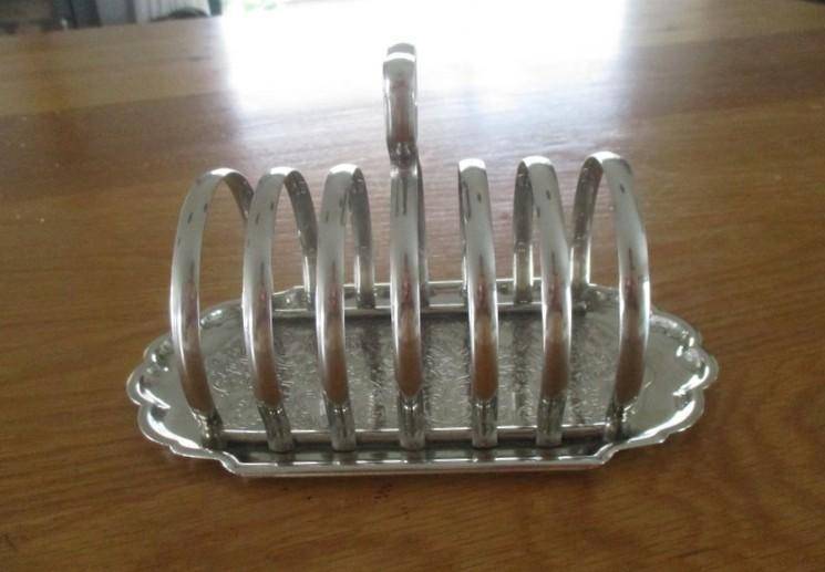Decorative 6-slice Toast Rack - great condition