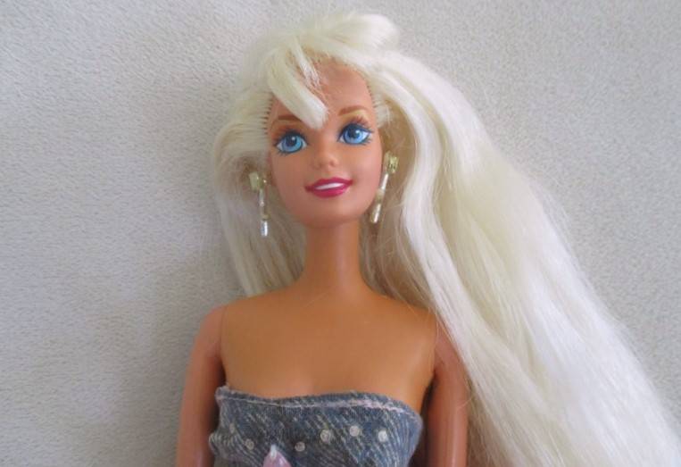 Vintage  Mattel  Barbie doll with the longest hair ever with original ring and earrings - knees bend