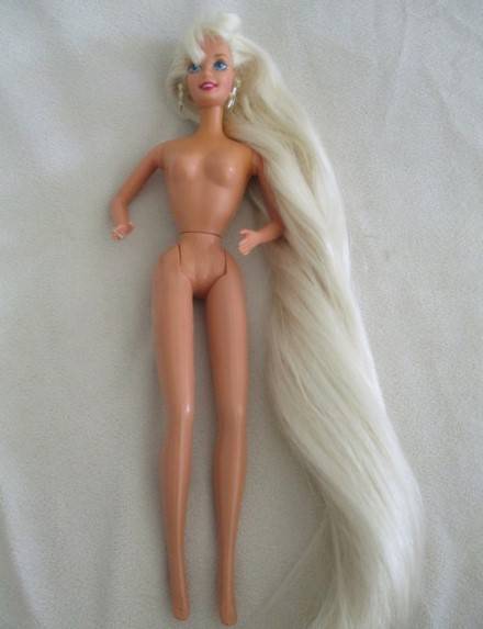 Vintage  Mattel  Barbie doll with the longest hair ever with original ring and earrings - knees bend