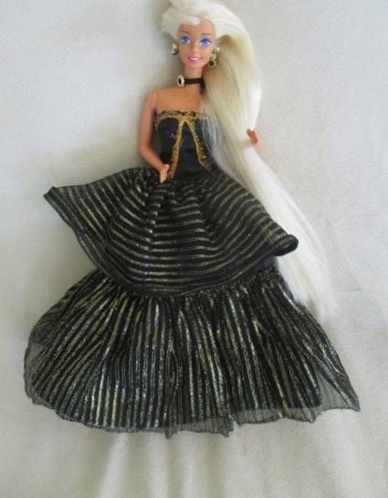 Vintage late 1980's Mattel long hair Barbie doll with original earrings & necklace - knees  bend