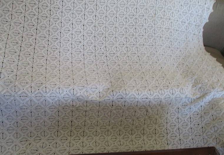 Very large,  heavy, expertly hand crocheted Table cloth/bed spread/throw - 2.78m x 2.58m