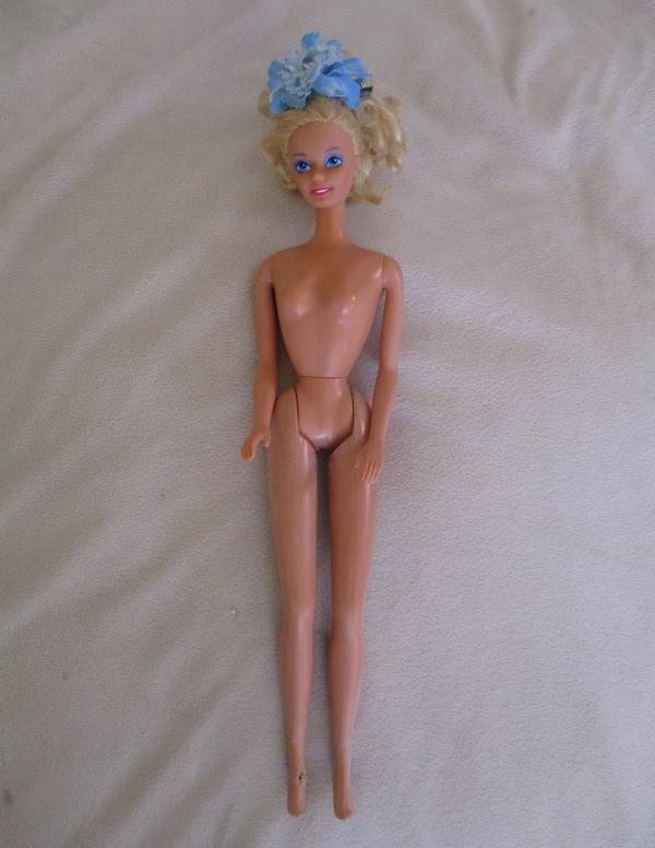 Vintage 1980's/90's Mattel Barbie doll with tight blonde curls - knees that bend