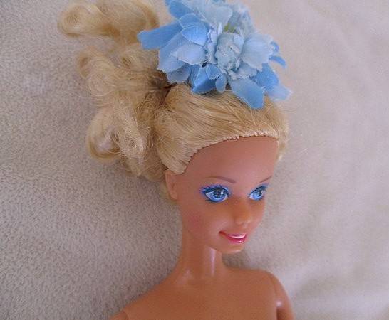 Vintage 1980's/90's Mattel Barbie doll with tight blonde curls - knees that bend