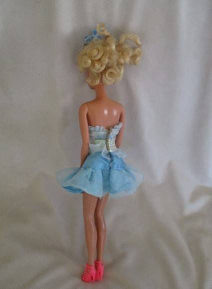 Vintage 1980's/90's Mattel Barbie doll with tight blonde curls - knees that bend