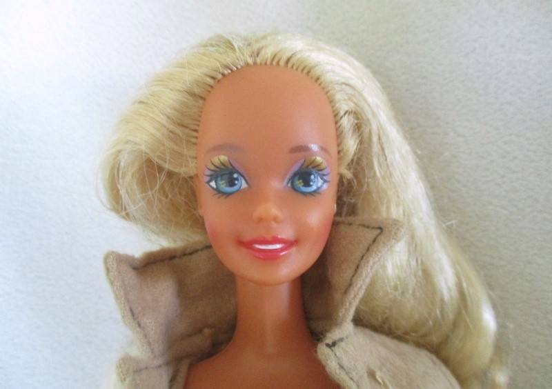 A Mattel Barbie doll with tinsel in her hair - 1991 Sun Sensation Barbie? -  Knees bend