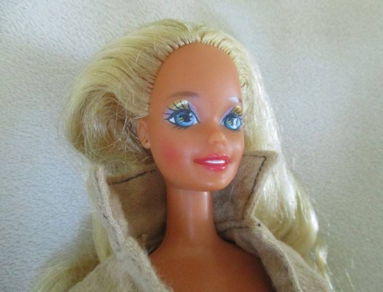 A Mattel Barbie doll with tinsel in her hair - 1991 Sun Sensation Barbie? -  Knees bend