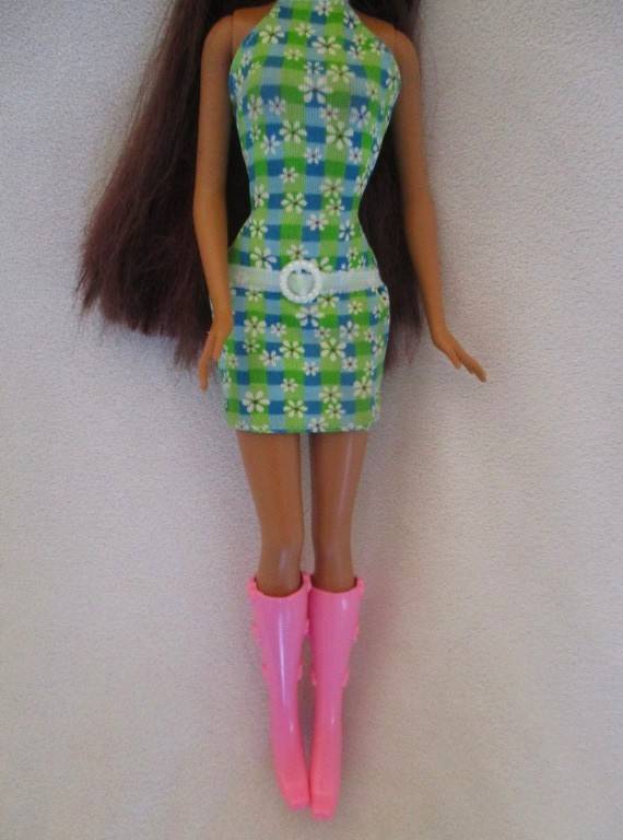 Vintage 1999 Mattel "Pretty in Plaid" Barbie Redhead in original dress - knees bend