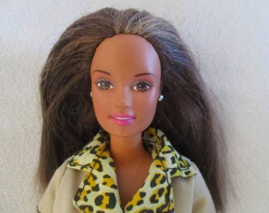 Pretty articulated Mattel Barbie with original top and earrings - Operations Safari Barbie?