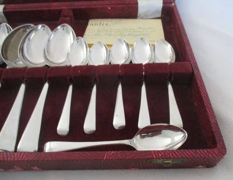 Excellent vintage nickel silver Viners Resilco, Sheffield set in original canister - super stainless