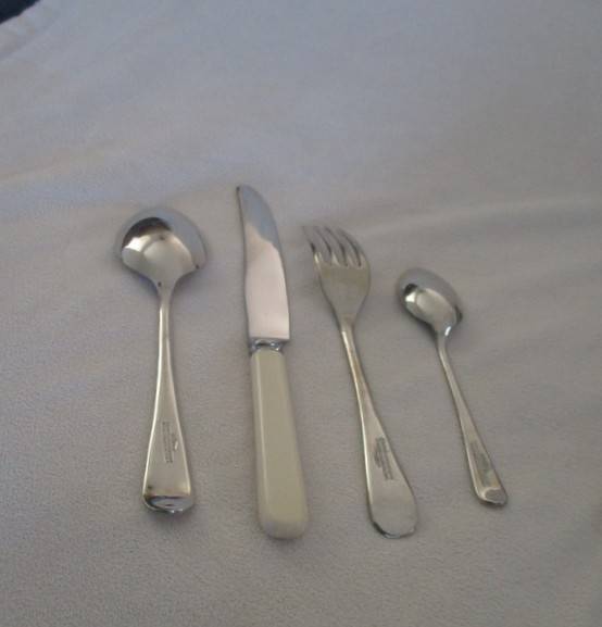 Excellent vintage nickel silver Viners Resilco, Sheffield set in original canister - super stainless