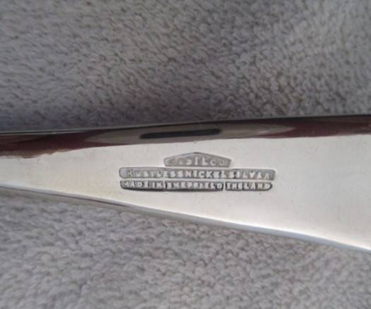 Excellent vintage nickel silver Viners Resilco, Sheffield set in original canister - super stainless