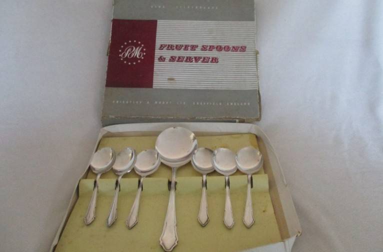 Vintage Priestley & Moore, Sheffield Fine Silverplate Fruit Spoons & Server still in box