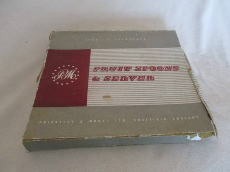 Vintage Priestley & Moore, Sheffield Fine Silverplate Fruit Spoons & Server still in box