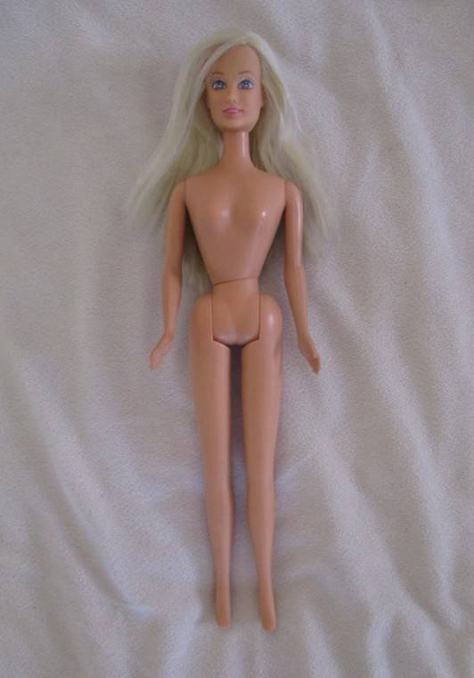 A Barbie/Steffi Love clone doll with more mature face