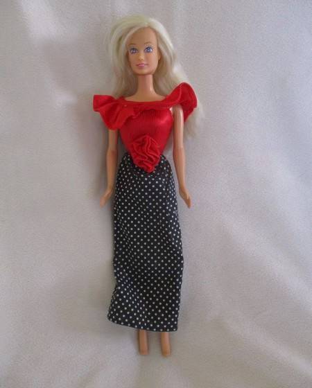 A Barbie/Steffi Love clone doll with more mature face