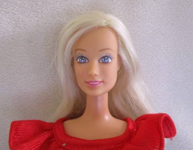A Barbie/Steffi Love clone doll with more mature face