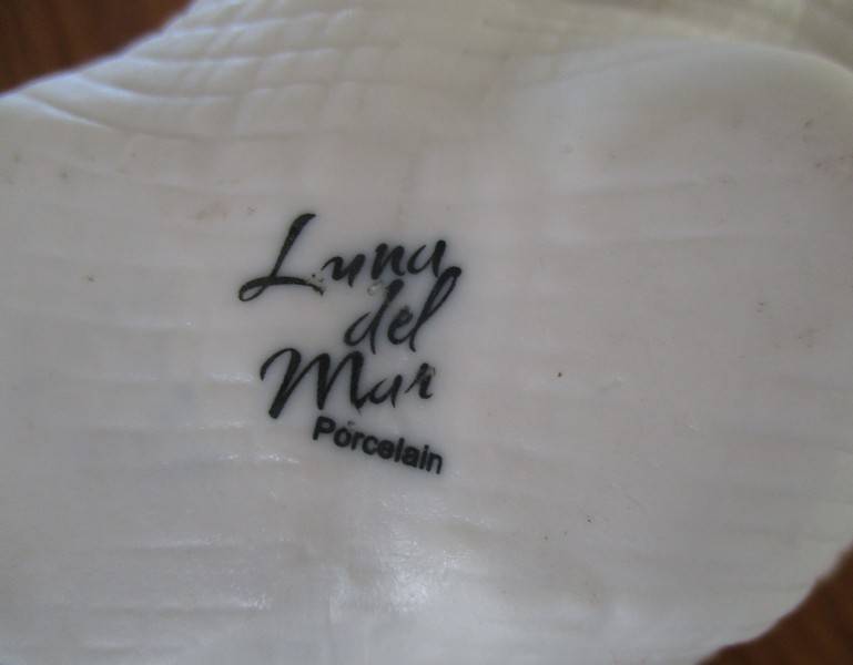 A lovely Luna Del Mar seashell shaped tealight candle holder