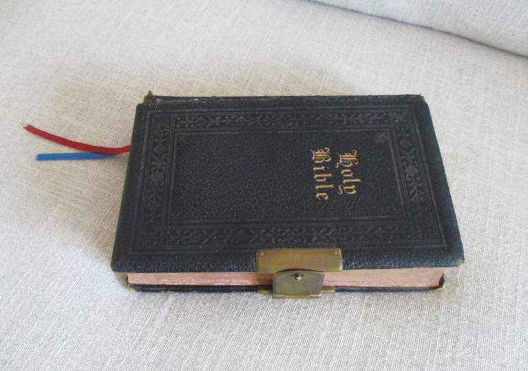 Circa 1907 - The Palestine Pictorial Bible - old antique Bible with brass clasp