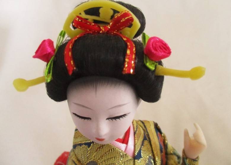 Stunning Shuangmin Craft Japanese Geisha doll in original box