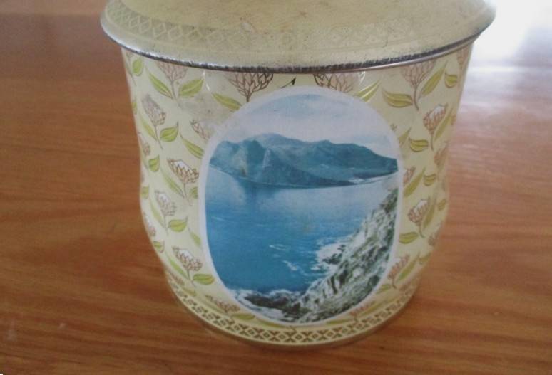 Vintage tea tin with proteas and S.A. scenes - double airtight lid with handle