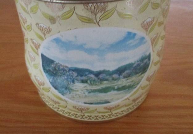 Vintage tea tin with proteas and S.A. scenes - double airtight lid with handle