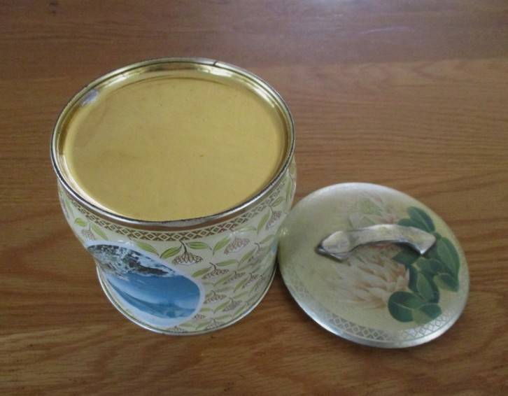 Vintage tea tin with proteas and S.A. scenes - double airtight lid with handle