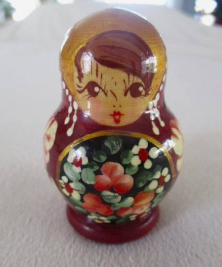 Unique & rare -  vintage 1990's genuine Russian tiny 5 piece set wooden Matryoshka nesting dolls
