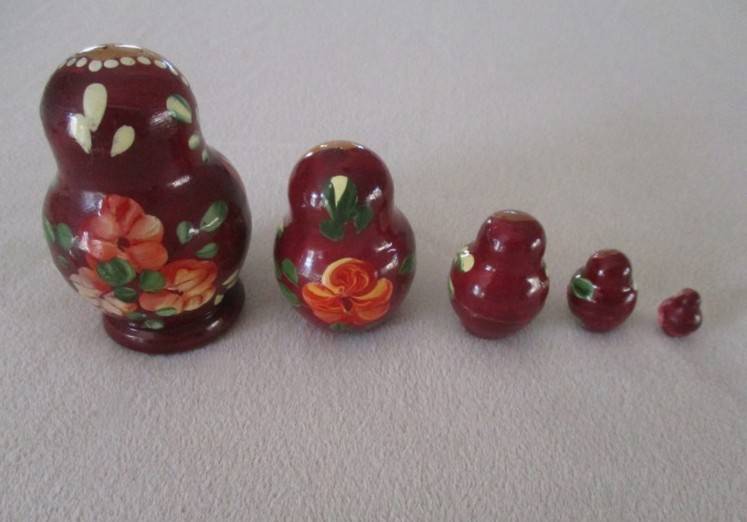 Unique & rare -  vintage 1990's genuine Russian tiny 5 piece set wooden Matryoshka nesting dolls