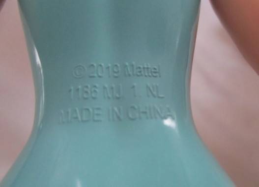 Unusual Mattel Barbie with two wigs for different looks!