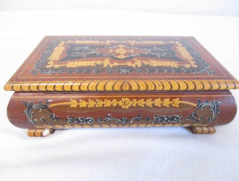 Beautiful Sorrento, Italy inlaid  jewellery box