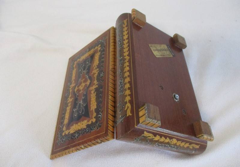 Beautiful Sorrento, Italy inlaid  jewellery box