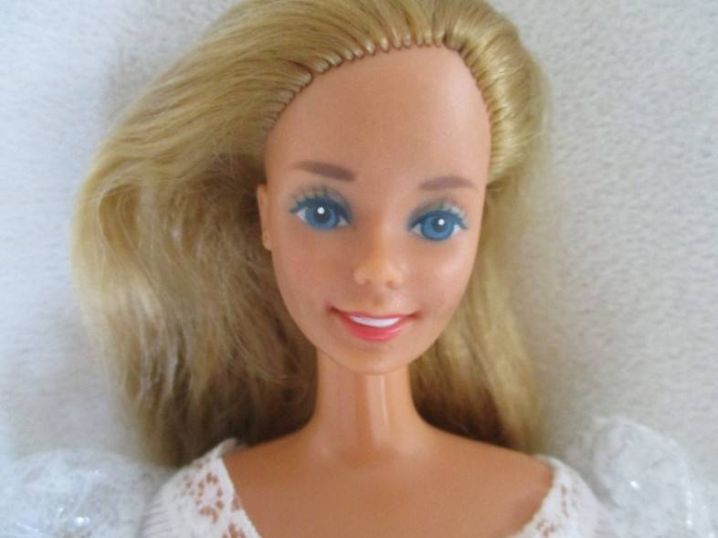 Vintage 1970's/80's Mattel Barbie doll made in the Philippines with original ring