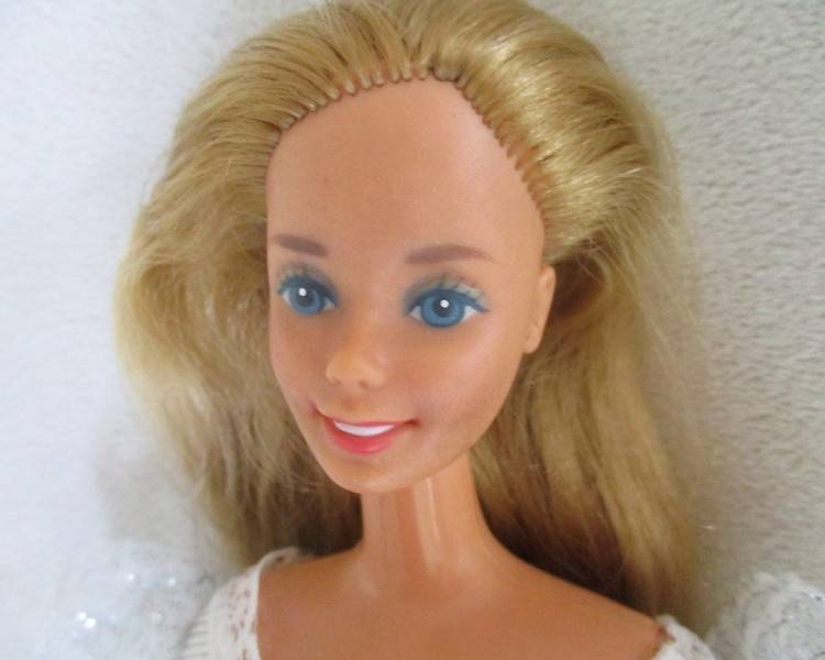 Vintage 1970's/80's Mattel Barbie doll made in the Philippines with original ring