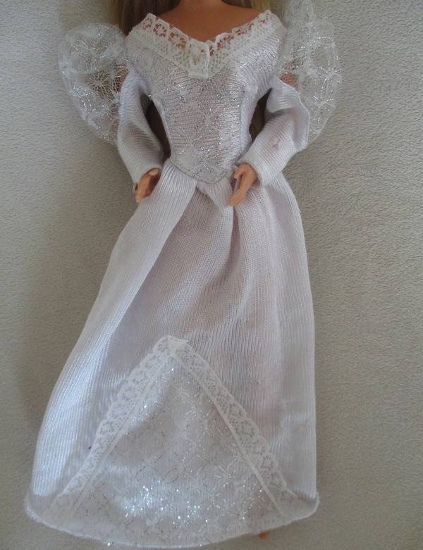 Vintage 1970's/80's Mattel Barbie doll made in the Philippines with original ring