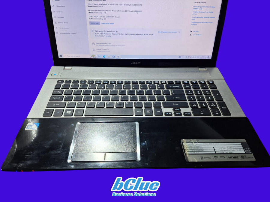 Acer Aspire v3 731 Laptop (240GB SSD \ 750GB HDD \ 6GB RAM)