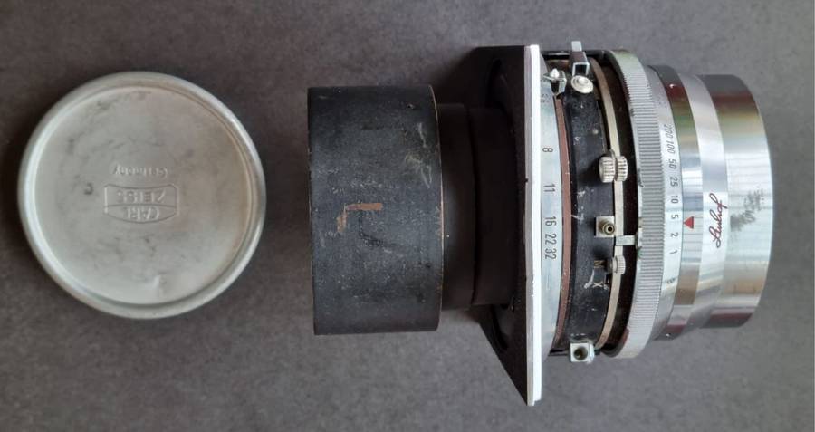 Carl Zeiss f4.8 /180mm Sonnar Lens - Linhof shutter plate