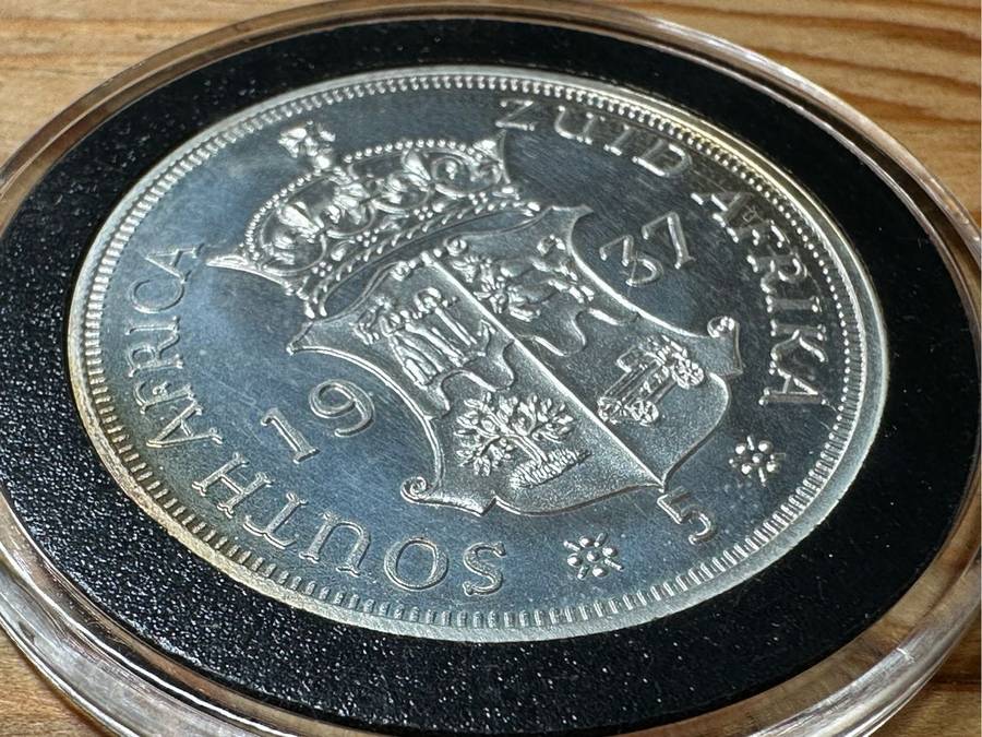 A set of 2 1937 5 shilling pattern coins ( silver & bronze )