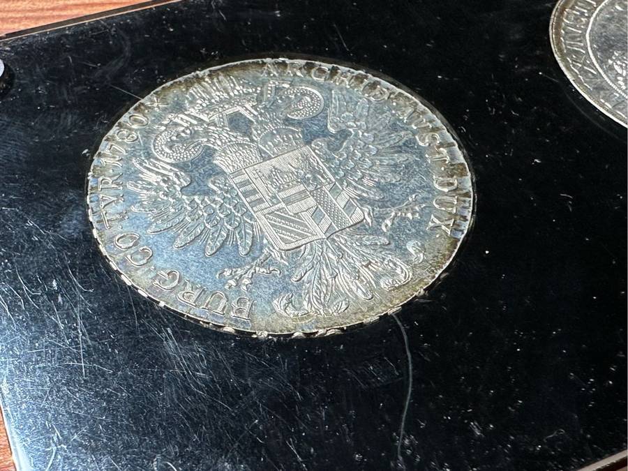 Set of 2 silver coins