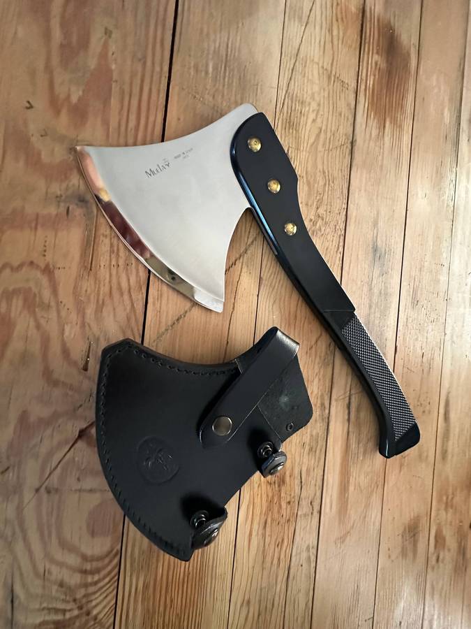 Muela axe & sheath