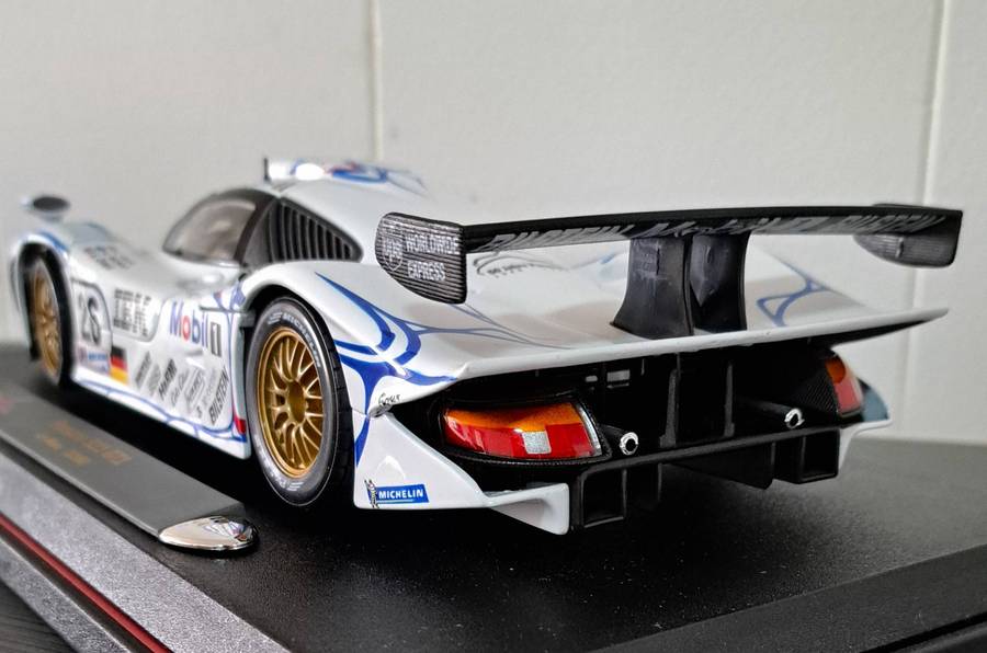 Maisto Porsche 911 GT1 #26 Le Mans 1988 1/18