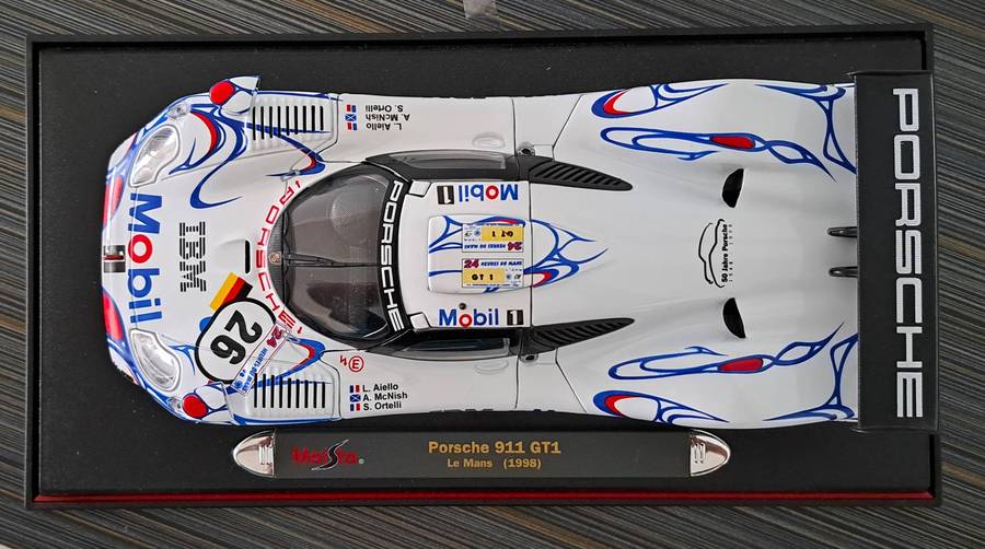 Maisto Porsche 911 GT1 #26 Le Mans 1988 1/18