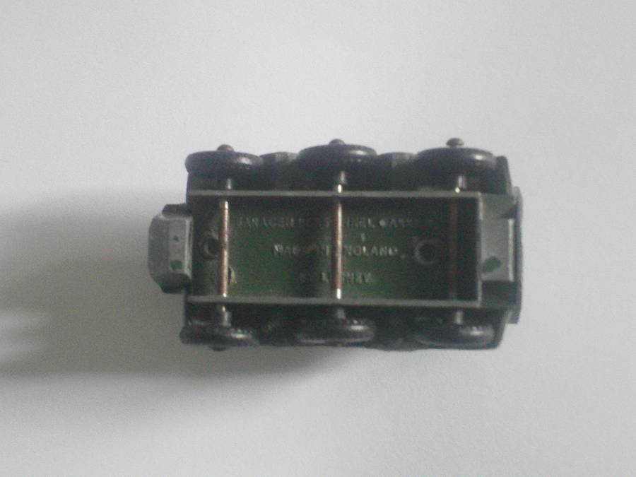 Matchbox Regular Wheels Saracen Personnel Carrier Lesney England #54a