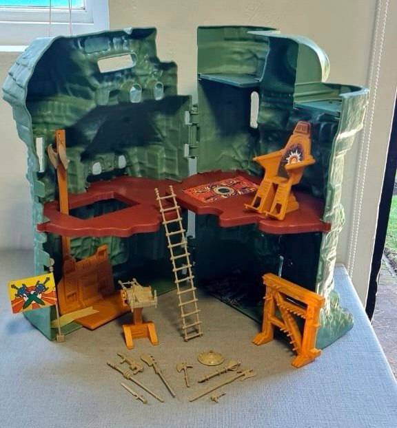 Vintage castle grayskull Masters Of The Universe Classics Motuc He-man motu action figure