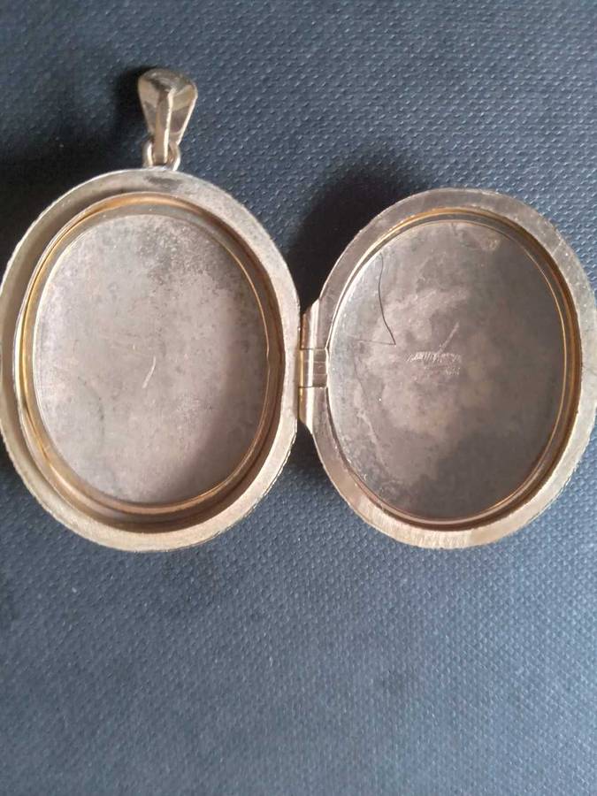 Vintage 9ct Gold Metal Core Locket