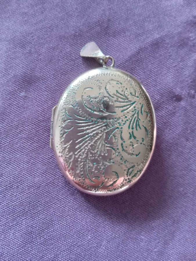 Vintage 9ct Gold Metal Core Locket