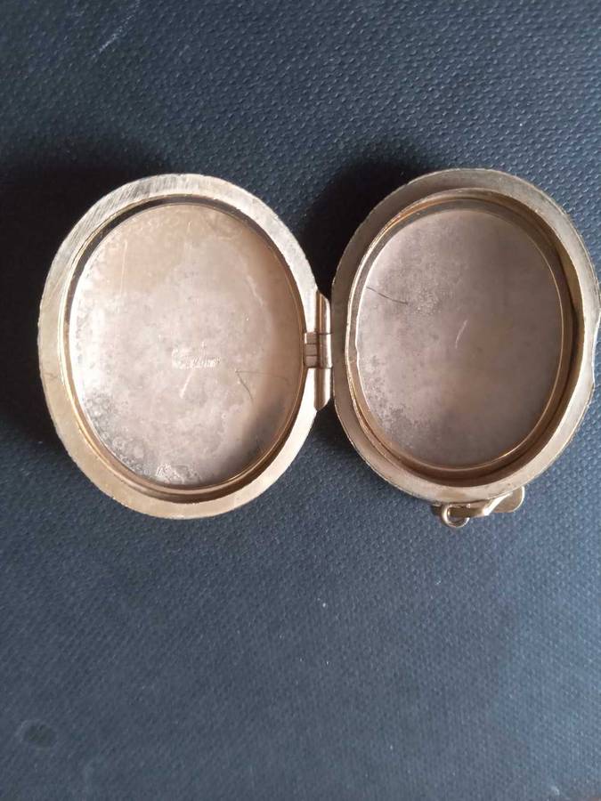 Vintage 9ct Gold Metal Core Locket
