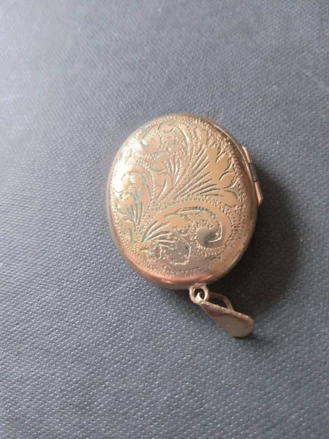 Vintage 9ct Gold Metal Core Locket