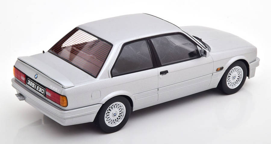 Die cast BMW 325i M-Paket - year 1988 silver 1:18 KK-Scale - SA's 325is