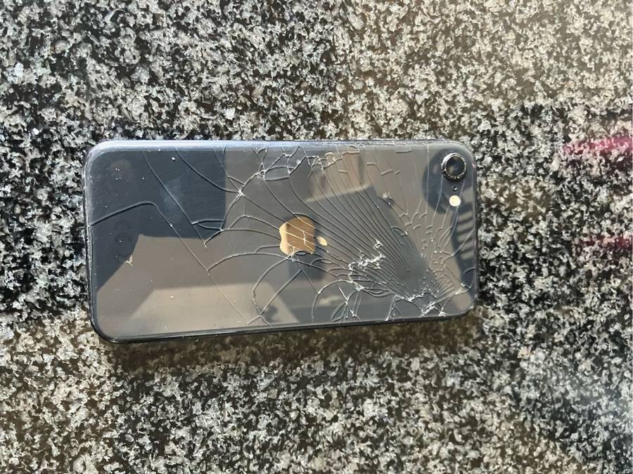 iPhone SE 2020 64GB for parts or repairs